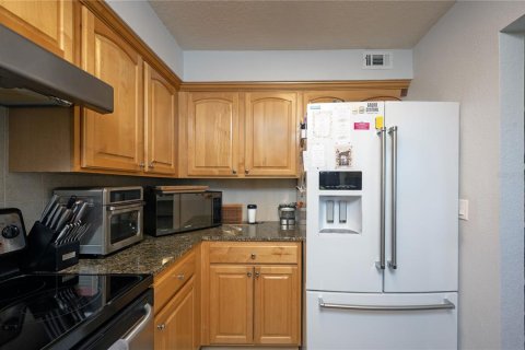 Condo in Gulfport, Florida, 2 bedrooms  № 1648766 - photo 10