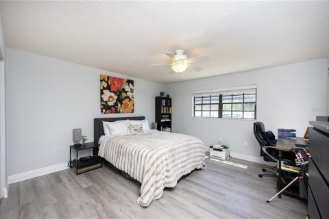 Condo in Gulfport, Florida, 2 bedrooms  № 1648766 - photo 12