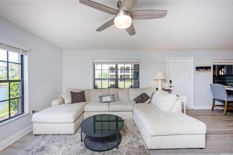 Condo in Gulfport, Florida, 2 bedrooms  № 1648766 - photo 6