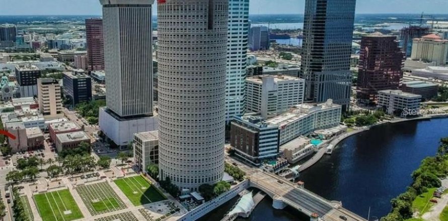 Propiedad comercial en Tampa, Florida 69148.5 m2 № 1721556