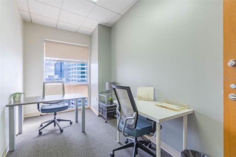 Propiedad comercial en alquiler en Tampa, Florida, 69148.55 m2 № 1721556 - foto 10