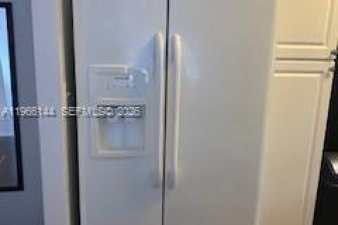 Снять в аренду кондоминиум в Норт-Майами-Бич, Флорида 2 спальни, 100.06м2, № 2027906 - фото 17