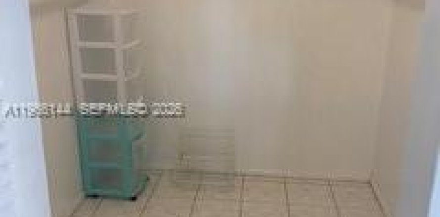 Кондоминиум с 2 спальнями в Норт-Майами-Бич, Флорида № 2027906