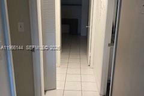 Снять в аренду кондоминиум в Норт-Майами-Бич, Флорида 2 спальни, 100.06м2, № 2027906 - фото 2