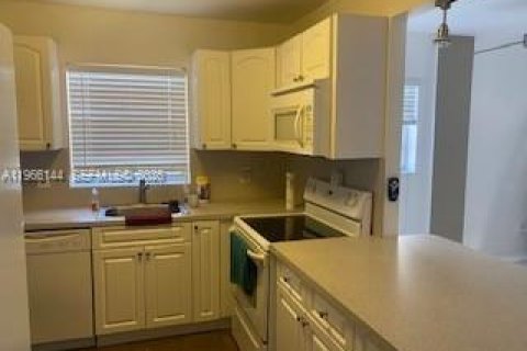 Снять в аренду кондоминиум в Норт-Майами-Бич, Флорида 2 спальни, 100.06м2, № 2027906 - фото 15