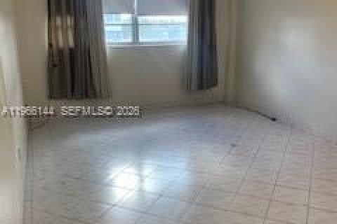 Снять в аренду кондоминиум в Норт-Майами-Бич, Флорида 2 спальни, 100.06м2, № 2027906 - фото 6