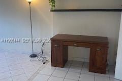 Снять в аренду кондоминиум в Норт-Майами-Бич, Флорида 2 спальни, 100.06м2, № 2027906 - фото 4