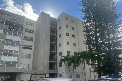 Снять в аренду кондоминиум в Норт-Майами-Бич, Флорида 2 спальни, 100.06м2, № 2027906 - фото 11