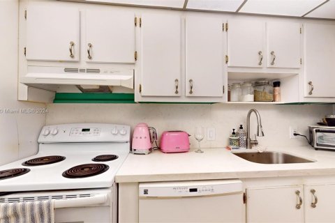 Condo in Aventura, Florida, 2 bedrooms  № 1938332 - photo 15