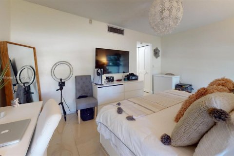 Condo in Aventura, Florida, 2 bedrooms  № 1938332 - photo 21