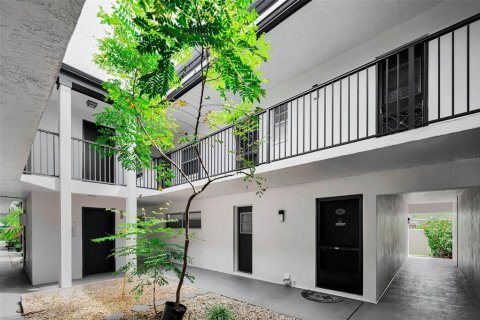 Condo in Dunedin, Florida, 2 bedrooms  № 2226616 - photo 8