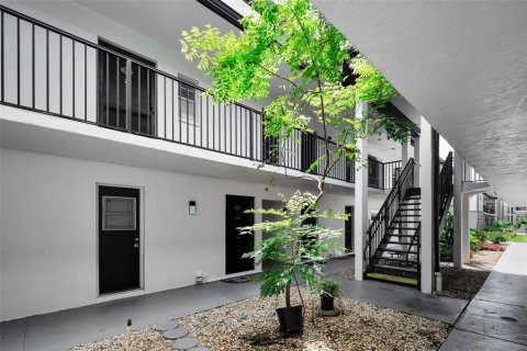 Condo in Dunedin, Florida, 2 bedrooms  № 2226616 - photo 9