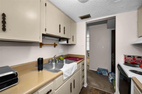 Condo in Dunedin, Florida, 2 bedrooms  № 2226616 - photo 24