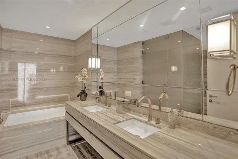 Condo in Sunny Isles Beach, Florida, 4 bedrooms  № 2075305 - photo 16