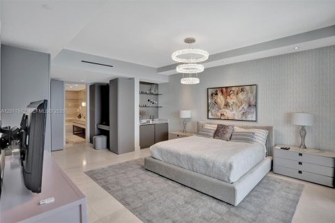 Condo in Sunny Isles Beach, Florida, 4 bedrooms  № 2075305 - photo 13