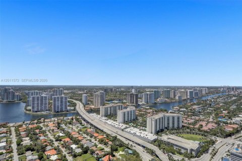Condo in Sunny Isles Beach, Florida, 4 bedrooms  № 2075305 - photo 29