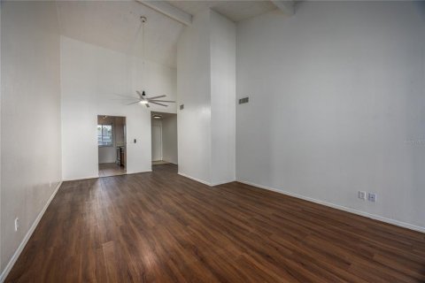 Condo in Gainesville, Florida, 2 bedrooms  № 1805373 - photo 9