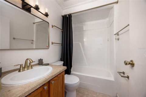 Condo in Gainesville, Florida, 2 bedrooms  № 1805373 - photo 16