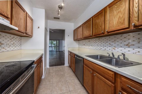 Condo in Gainesville, Florida, 2 bedrooms  № 1805373 - photo 13