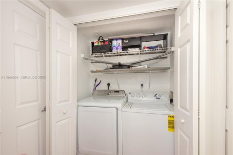 Condo in Miami, Florida, 2 bedrooms № 2060176 - photo 13