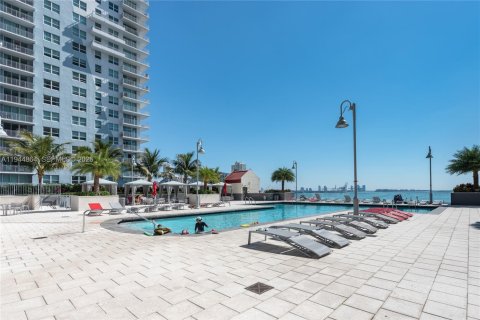 Condo in Miami, Florida, 2 bedrooms № 2060176 - photo 17