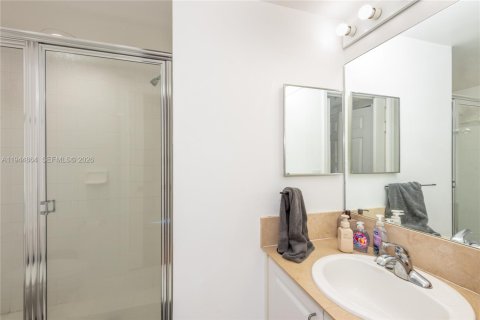 Condo in Miami, Florida, 2 bedrooms № 2060176 - photo 12