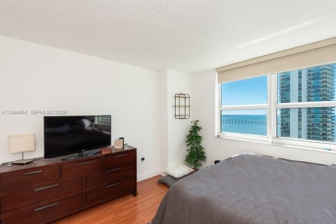 Condo in Miami, Florida, 2 bedrooms № 2060176 - photo 10