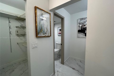 Condo in Fort Lauderdale, Florida, 2 bedrooms  № 1878974 - photo 9