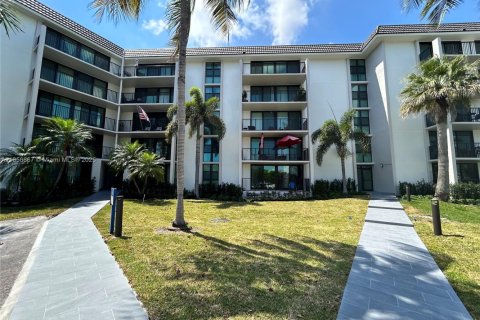 Condo in Fort Lauderdale, Florida, 2 bedrooms  № 1878974 - photo 1