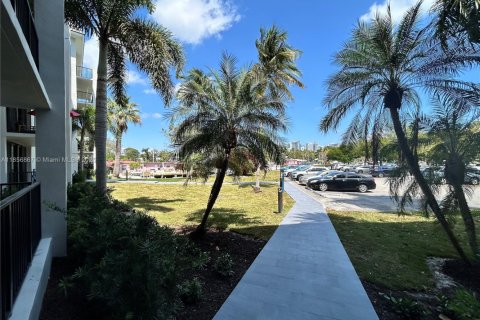 Condo in Fort Lauderdale, Florida, 2 bedrooms  № 1878974 - photo 17