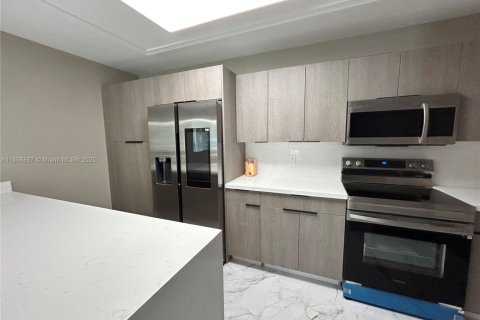 Condo in Fort Lauderdale, Florida, 2 bedrooms  № 1878974 - photo 6