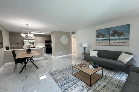 Condo in Fort Lauderdale, Florida, 2 bedrooms  № 1878974 - photo 2