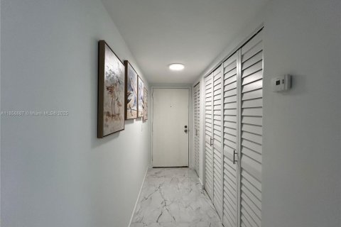 Condo in Fort Lauderdale, Florida, 2 bedrooms  № 1878974 - photo 13