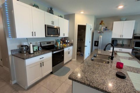 Casa en alquiler en Kissimmee, Florida, 4 dormitorios, 171.5 m2 № 2096892 - foto 9