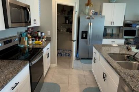 Casa en alquiler en Kissimmee, Florida, 4 dormitorios, 171.5 m2 № 2096892 - foto 8