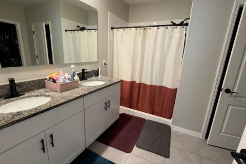 Casa en alquiler en Kissimmee, Florida, 4 dormitorios, 171.5 m2 № 2096892 - foto 12