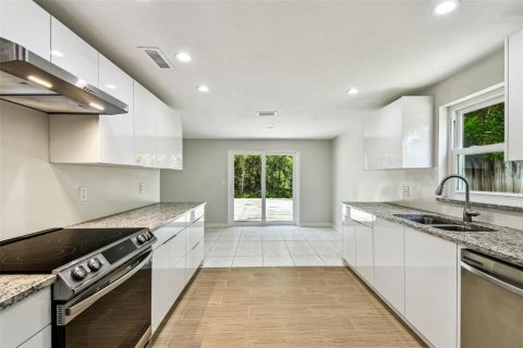 Купить виллу или дом в Тампа, Флорида 6 комнат, 112.5м2, № 1803378 - фото 12