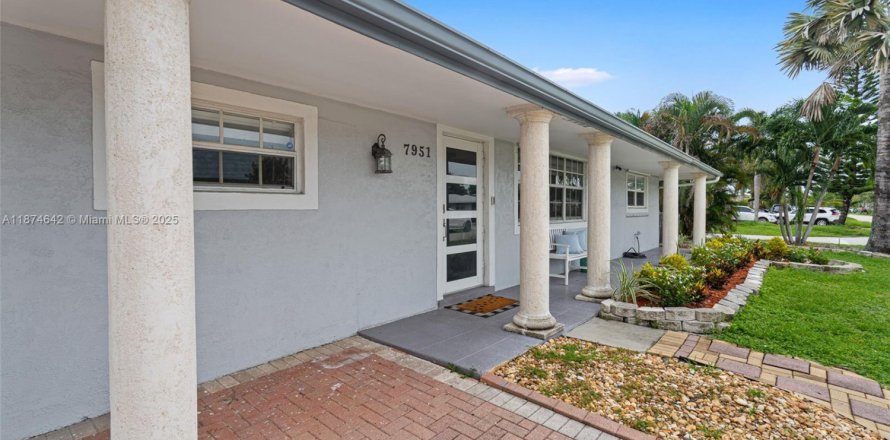 Casa en Pembroke Pines, Florida 3 dormitorios, 106.84 m2 № 1920691