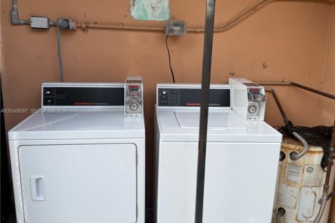 Снять в аренду кондоминиум в Майами, Флорида 2 спальни, 67.35м2, № 2145878 - фото 16