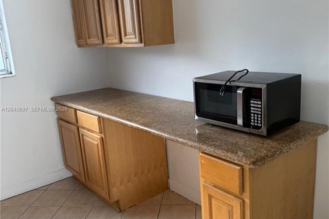 Снять в аренду кондоминиум в Майами, Флорида 2 спальни, 67.35м2, № 2145878 - фото 6
