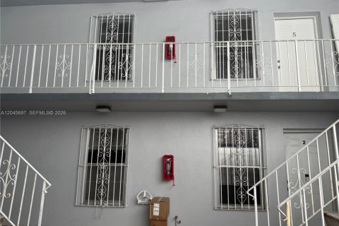 Снять в аренду кондоминиум в Майами, Флорида 2 спальни, 67.35м2, № 2145878 - фото 3