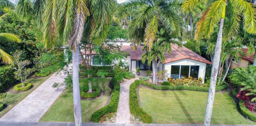 Villa ou maison à Hollywood, Floride 5 chambres, 217.39 m2 № 1818363
