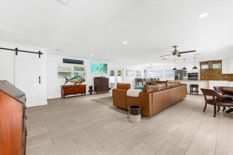 Casa en venta en Palm Harbor, Florida, 4 dormitorios, 211.72 m2 № 1914475 - foto 3