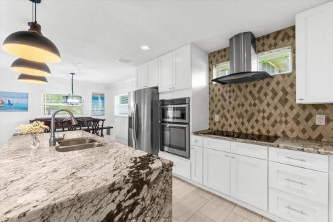 Casa en venta en Palm Harbor, Florida, 4 dormitorios, 211.72 m2 № 1914475 - foto 15