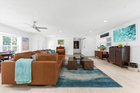Casa en venta en Palm Harbor, Florida, 4 dormitorios, 211.72 m2 № 1914475 - foto 8
