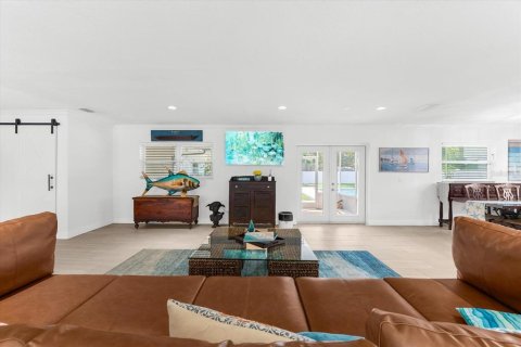 Casa en venta en Palm Harbor, Florida, 4 dormitorios, 211.72 m2 № 1914475 - foto 6