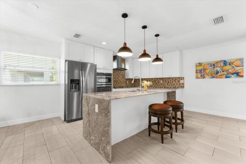 Casa en venta en Palm Harbor, Florida, 4 dormitorios, 211.72 m2 № 1914475 - foto 11