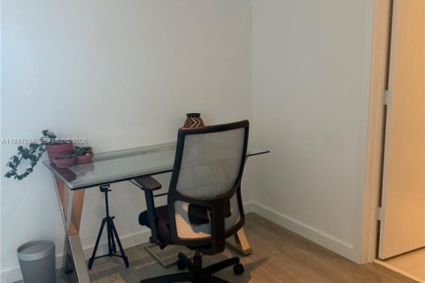 Снять в аренду квартиру в Майами, Флорида 1 спальня, 61.5м2, № 2004783 - фото 24