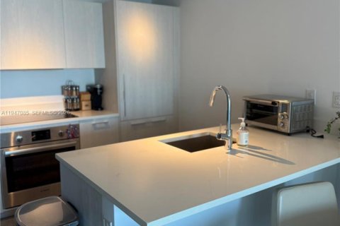 Снять в аренду квартиру в Майами, Флорида 1 спальня, 61.5м2, № 2004783 - фото 2