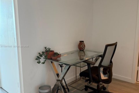 Снять в аренду квартиру в Майами, Флорида 1 спальня, 61.5м2, № 2004783 - фото 17